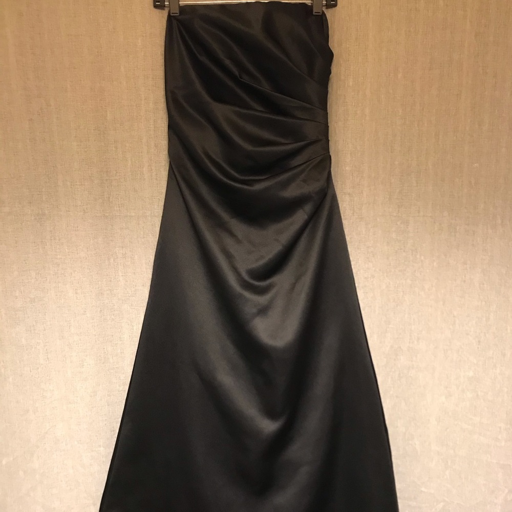 Black Strapless Gown - Picture 5 of 6